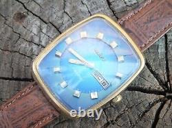 Vintage CHAIKA 3050 Quartz Resonator Gold Plated Soviet Russian USSR Wristwatch