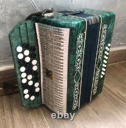 Vintage Russian USSR Razno Malish Child Accordion 16 Bass Akkordeon + Hard Case
