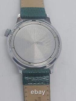 Vintage Working BOCTOK Russian Soviet USSR Mechanical Wind-Up Green Wristwatch