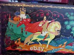 Boîte laquée russe signée à la main avec peinture, conte de fées du chevalier, URSS vintage