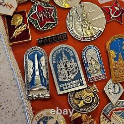 Lot de 82 broches militaires soviétiques russes vintage CCCP sur un pendentif