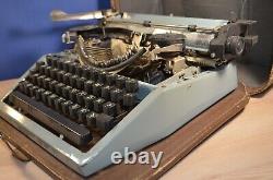 Machine à écrire manuelle soviétique russe de collection