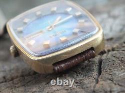Montre-bracelet vintage CHAIKA 3050 à quartz avec résonateur plaqué or soviétique russe de l'URSS
