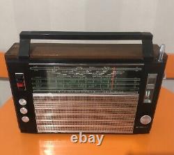 Radio vintage soviétique russe de l'URSS SELENA TYPE B 207 LW FM 2SW UHF