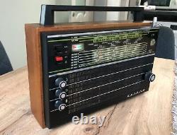 Radio vintage soviétique russe de l'URSS SELENA TYPE B 211 LW FM 2SW UHF
