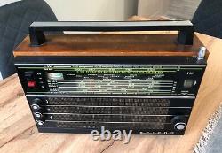 Radio vintage soviétique russe de l'URSS SELENA TYPE B 211 LW FM 2SW UHF